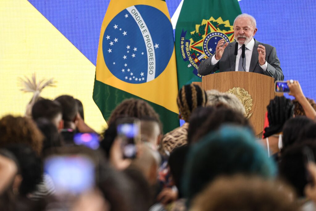 Crusoé: Lula contra “todes”
