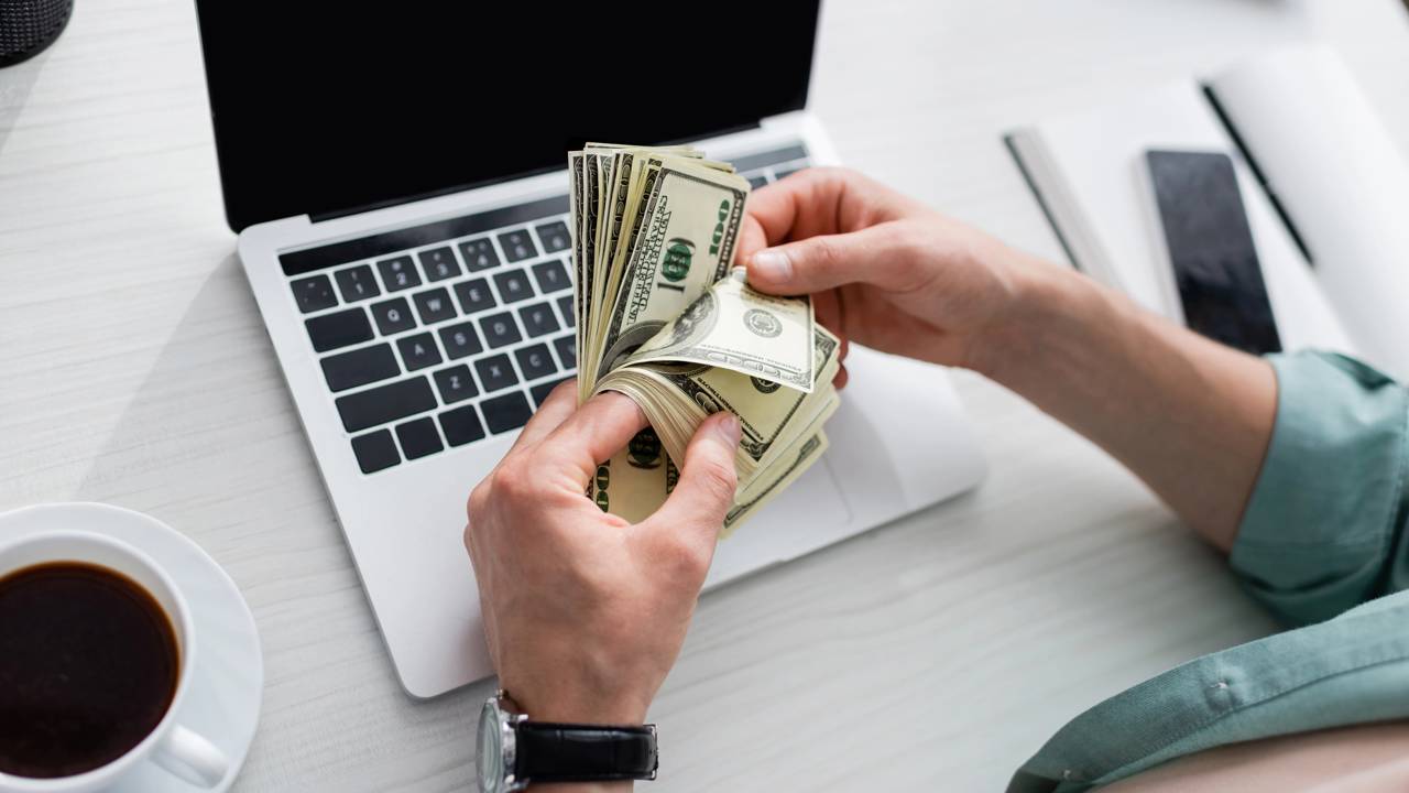 Esses três signos recebem uma ajuda do universo que transforma suas finanças no começo de dezembro