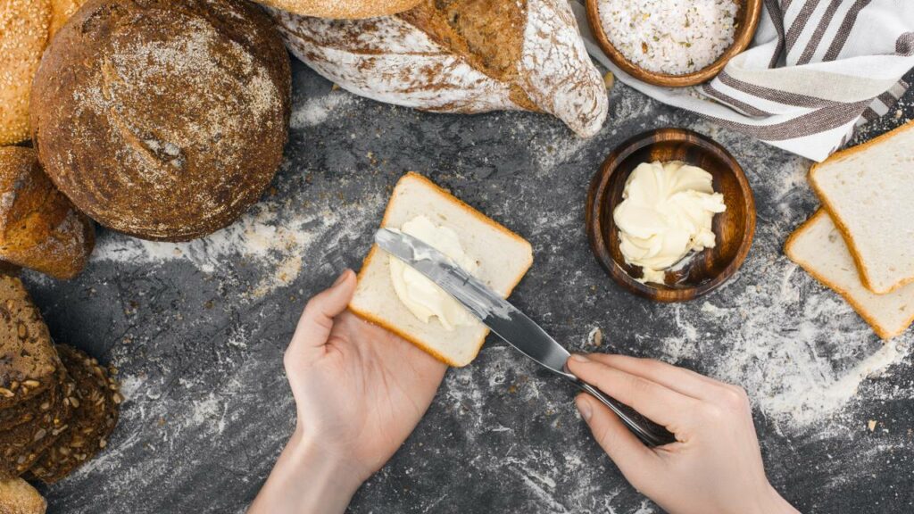 Qual a melhor manteiga para cozinhar e passar no pão com mais sabor e saúde