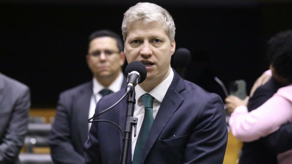 Crusoé: Novo quer anular portaria do Itamaraty que amplia uso de sigilo