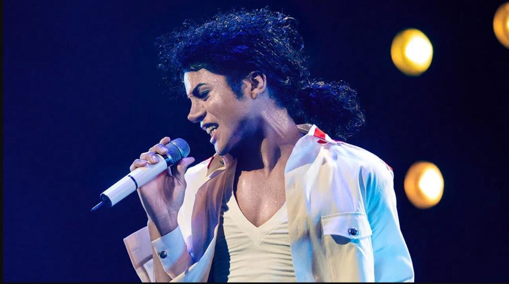 A cinebiografia de Michael Jackson traz Jaafar Jackson no papel do Rei do Pop.