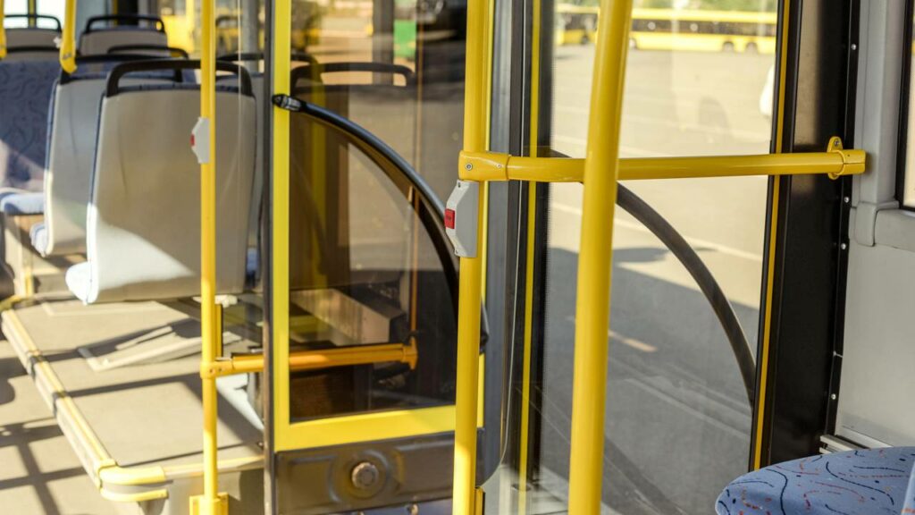 Ônibus sem freio causa acidente colossal na Raposo Tavares