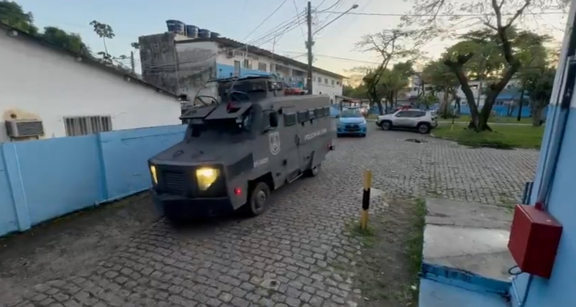 Polícia do RJ cumpre nova fase da Operação Contenção na Vila Kennedy