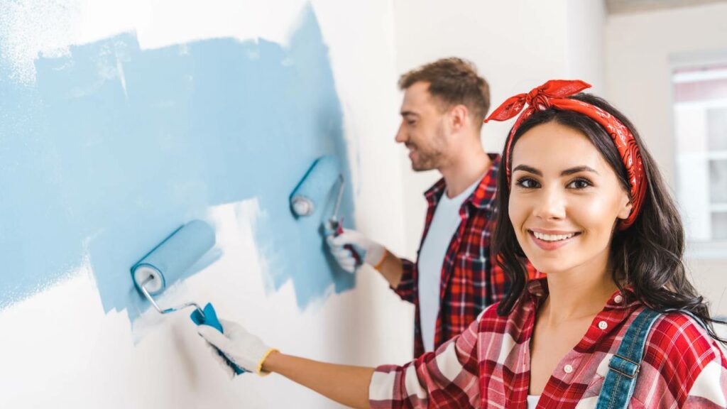 Adeus ao branco: A cor de tinta que está dominando as casas modernas sem gastar muito