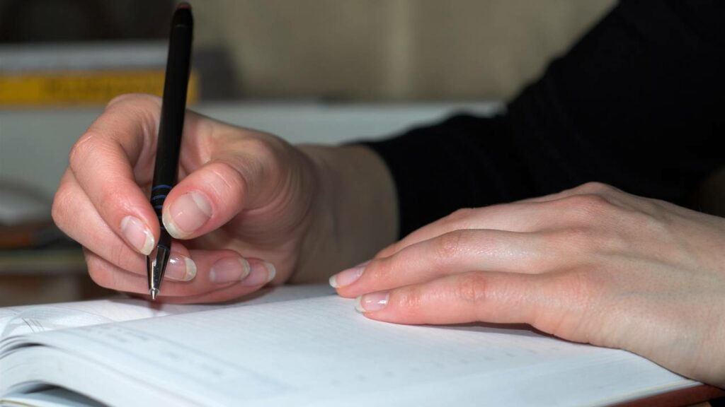 Prefeitura abre vagas com salários de até R$ 16 mil
