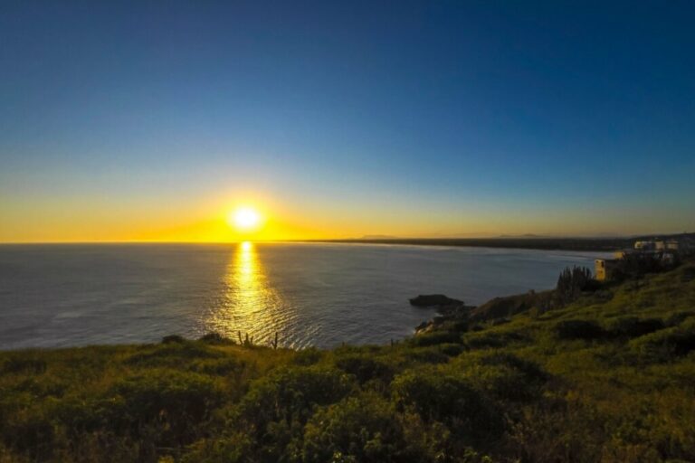 5 destinos brasileiros perfeitos para ver o pôr do sol a dois