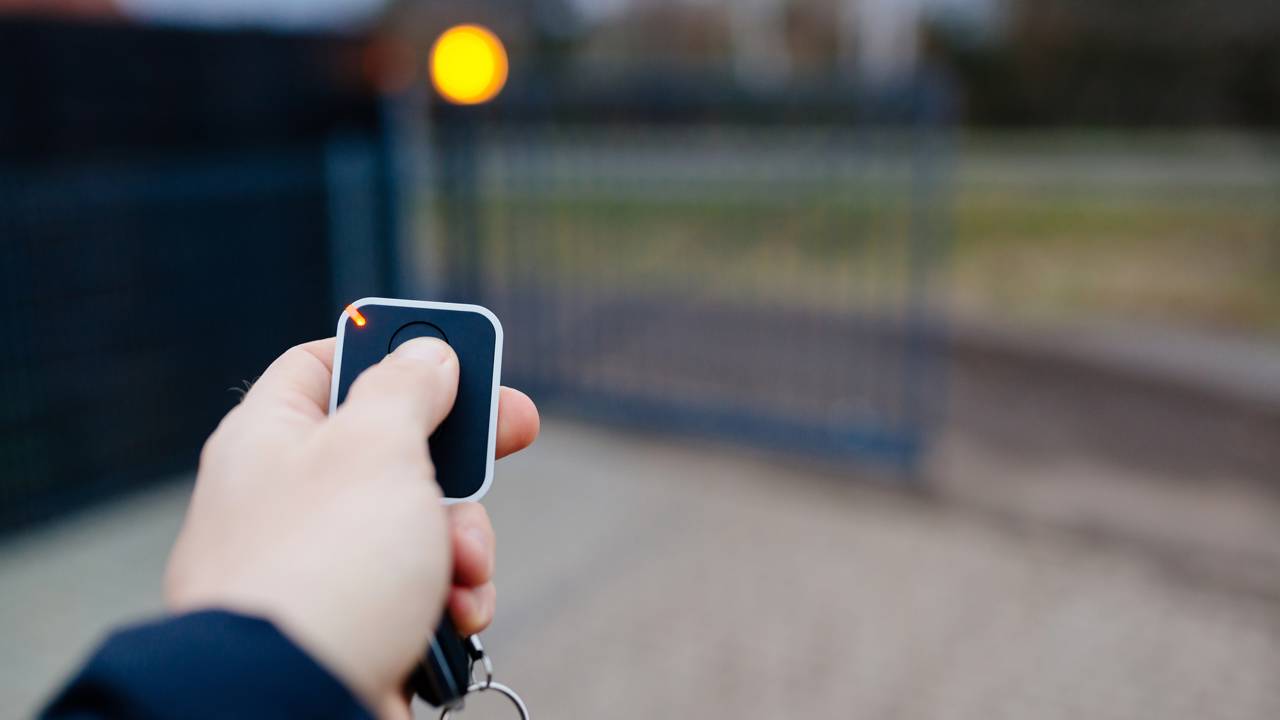 Quanto custa instalar um portão automático e ter mais segurança ao entrar em casa?