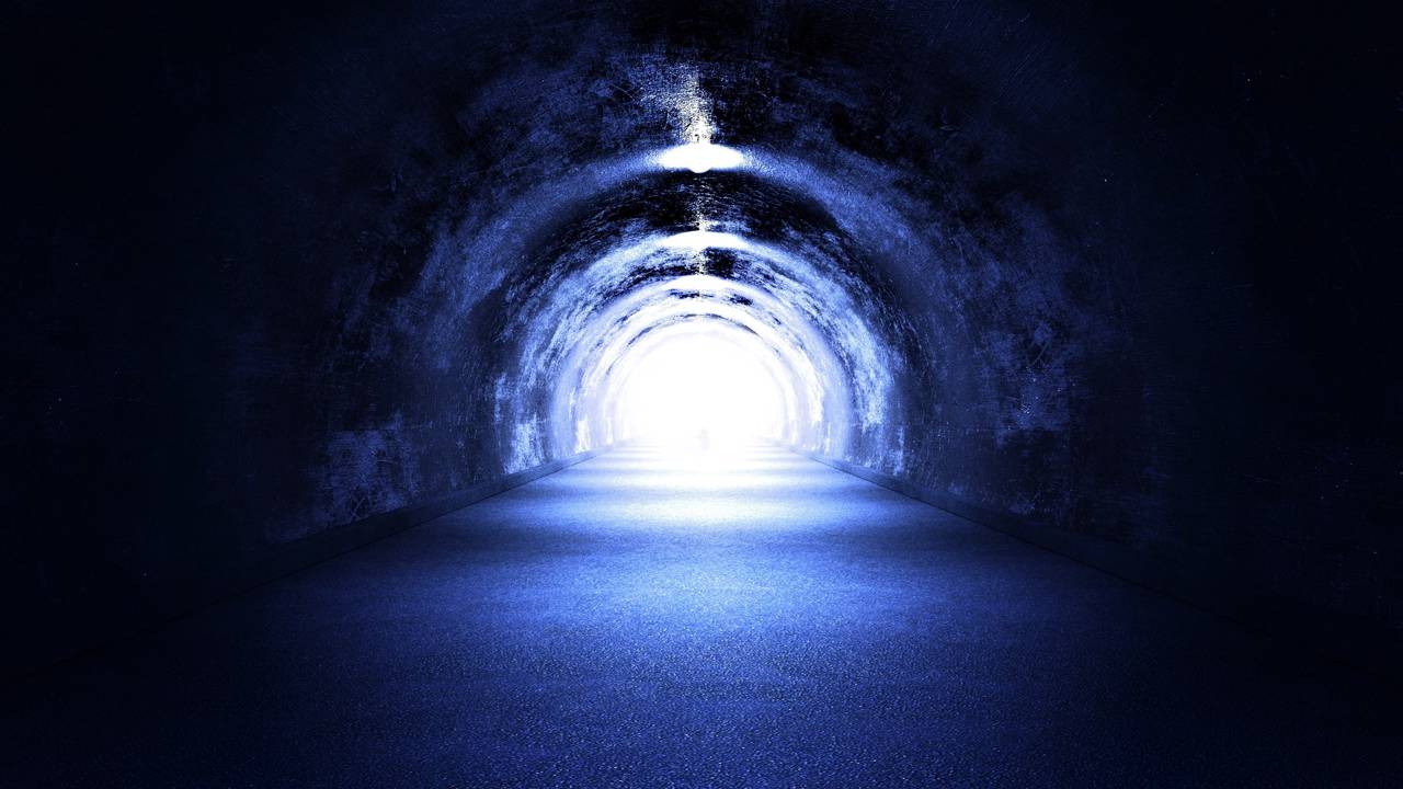 Mulher relata experiência de quase morte onde acredita ter sido enviada ao inferno