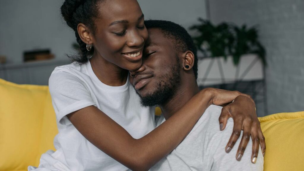 O capricorniano visa muito mais o compromisso e esforço mútuo no relacionamento - Créditos: depositphotos.com / AllaSerebrina