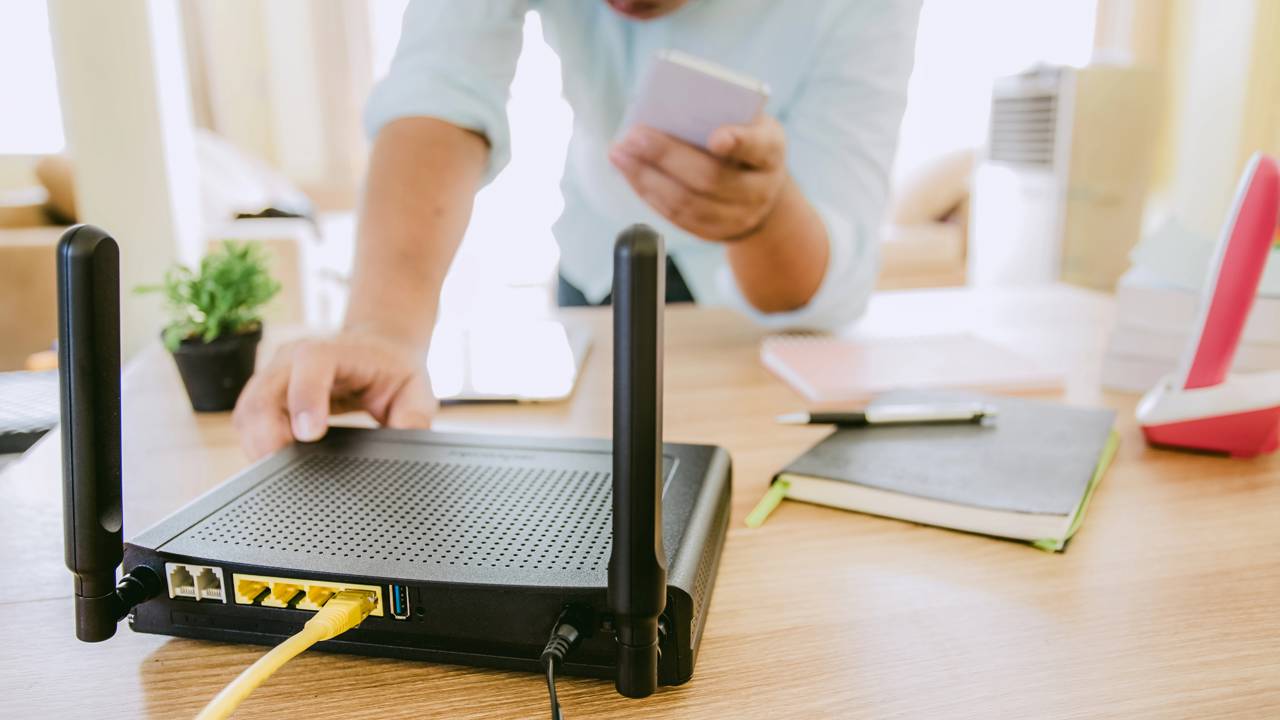 A forma correta de posicionar o roteador para turbinar o Wi-Fi em casa