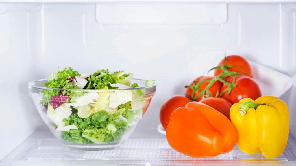 Como fazer para as folhas não murcharem rápido dentro da geladeira?