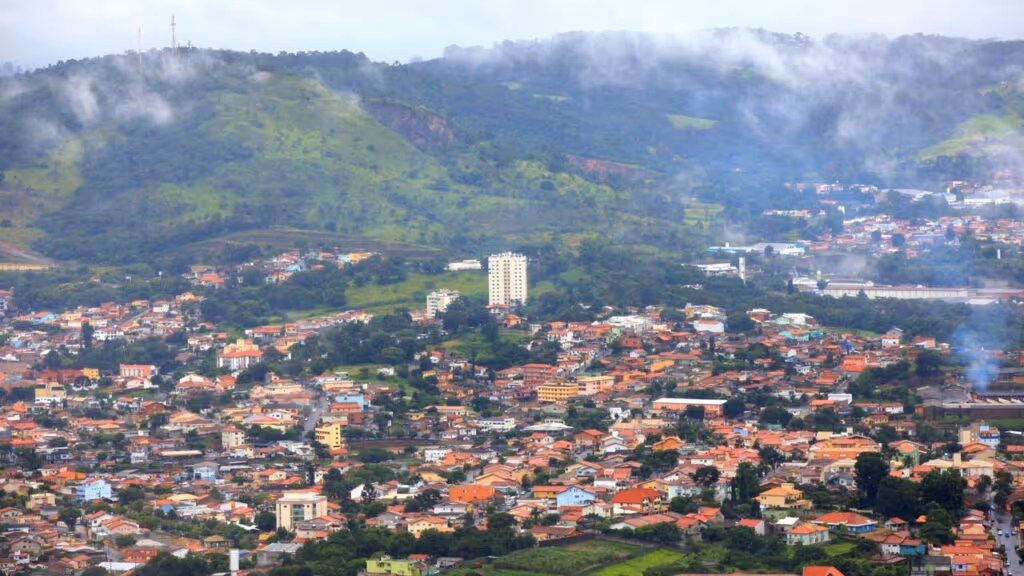 Único complexo de esqui e snowboard em neve artificial da América Latina fica a uma hora de São Paulo