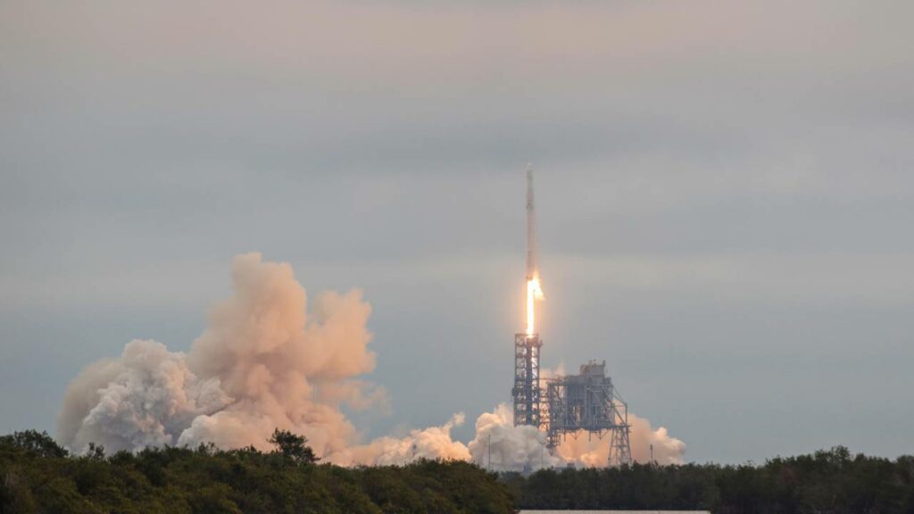 SpaceX completa a centésima missão Starlink do ano e reforça liderança global