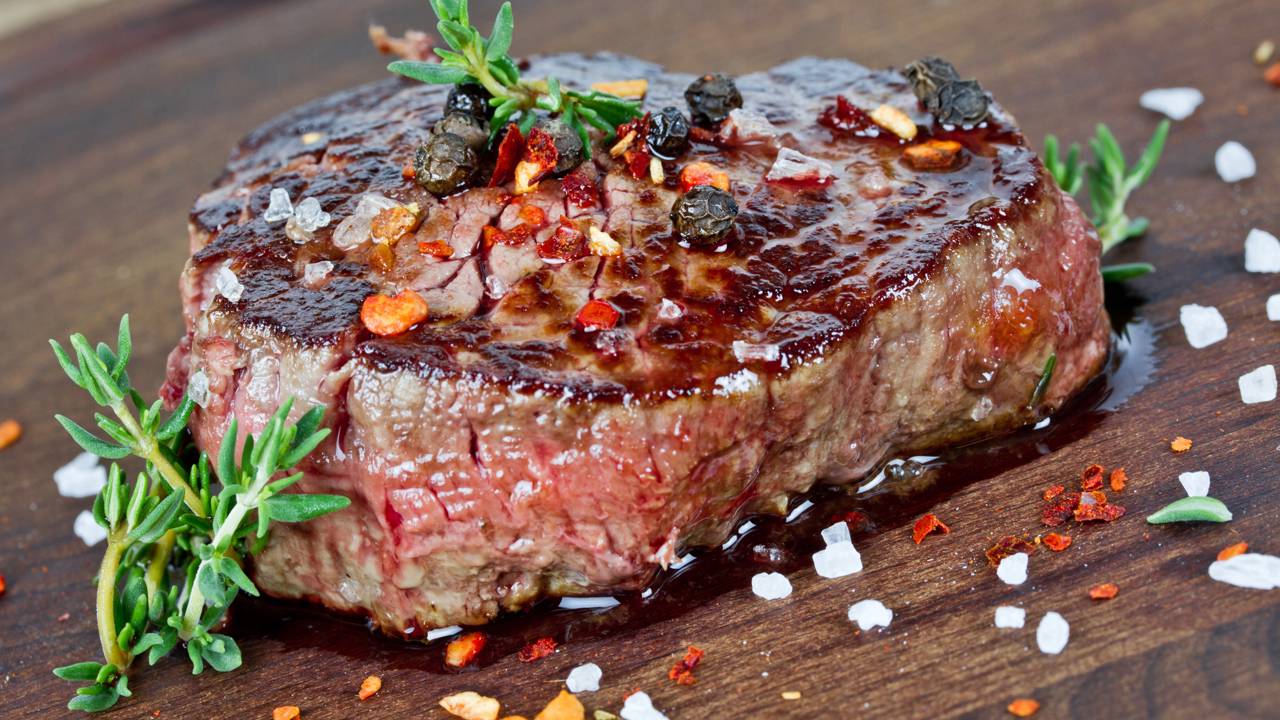 A regra 3-3-2-2 garante o bife perfeito e muita gente ainda não conhece