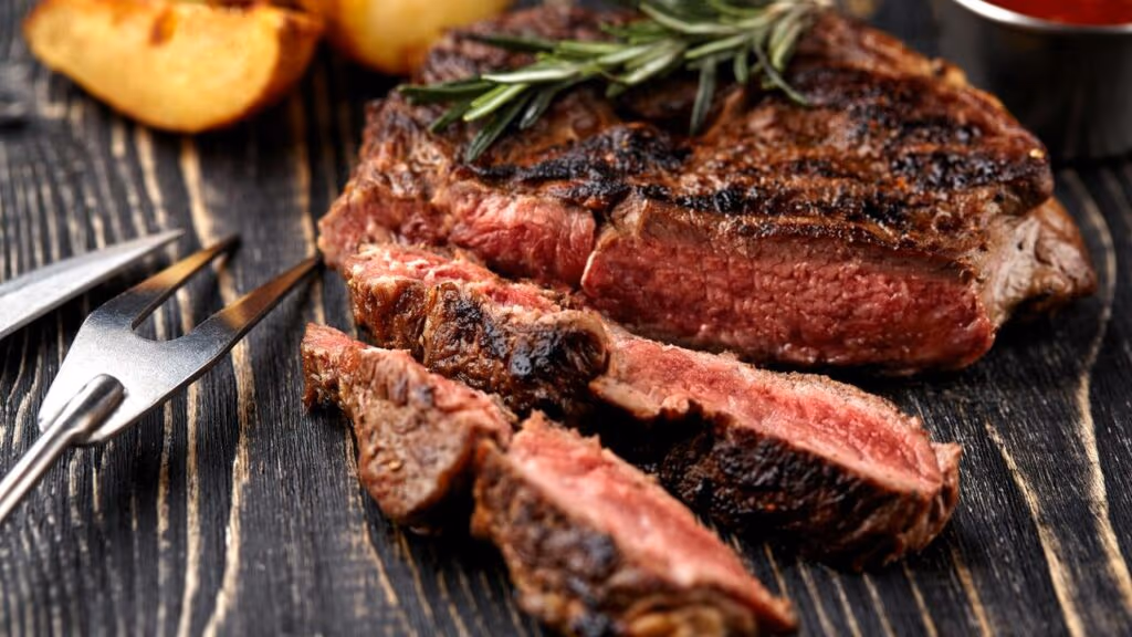 O jeito certo de cortar carne e por que 90% das pessoas fazem errado