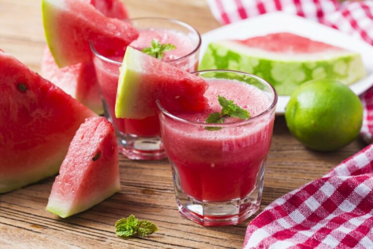 7 sucos detox para incluir na dieta