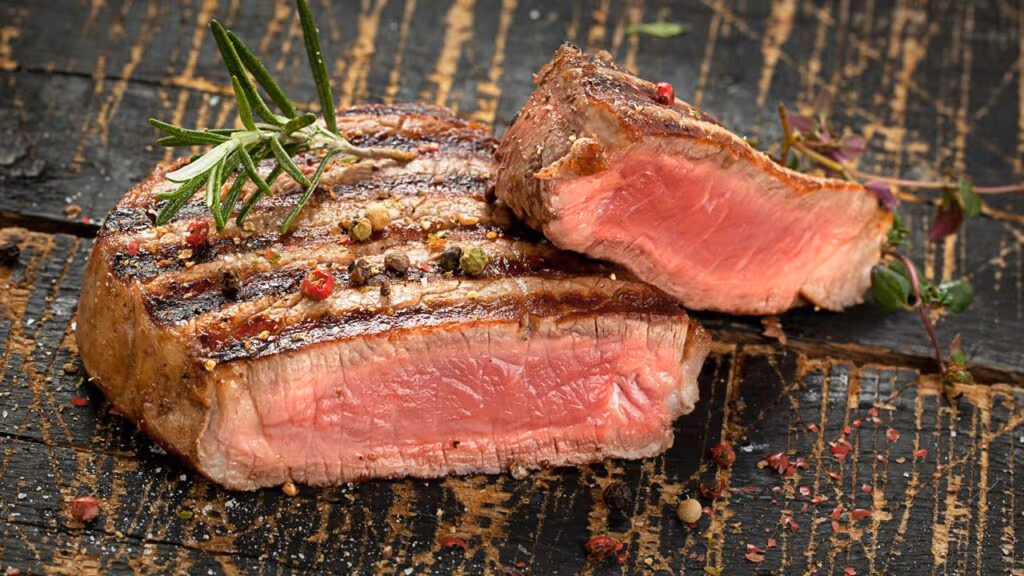 O segredo dos churrasqueiros para deixar a carne mais macia e suculenta