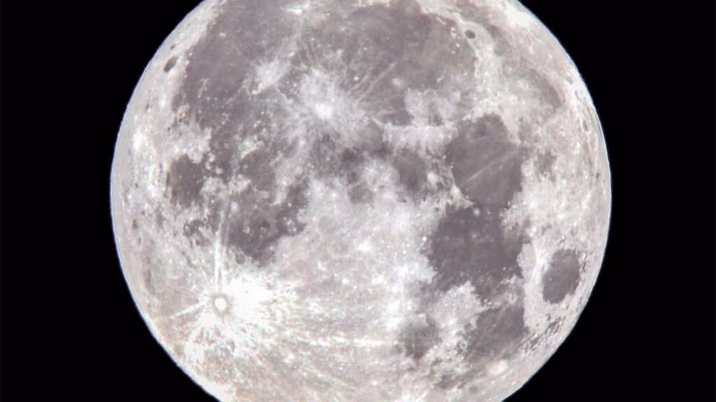 É hoje a superlua, a maior lua cheia de 2025