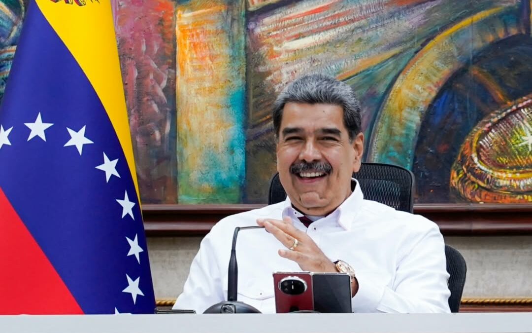 Maduro “tem que sair”, diz secretária de Trump