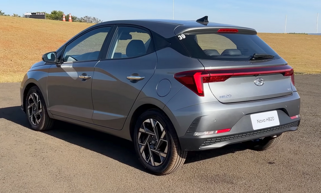 O HB20 tem sensação de ser um carro mais "sólido", com maior firmeza e conforto na estrada - Por Autosdeprimera / Wikimedia Commons