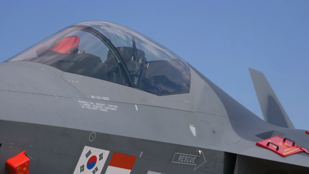 Visão lateral da aeronave Sul Coreana - Por dooyeol Choi Music travel 음악 듣기용 / Wikimedia Commons