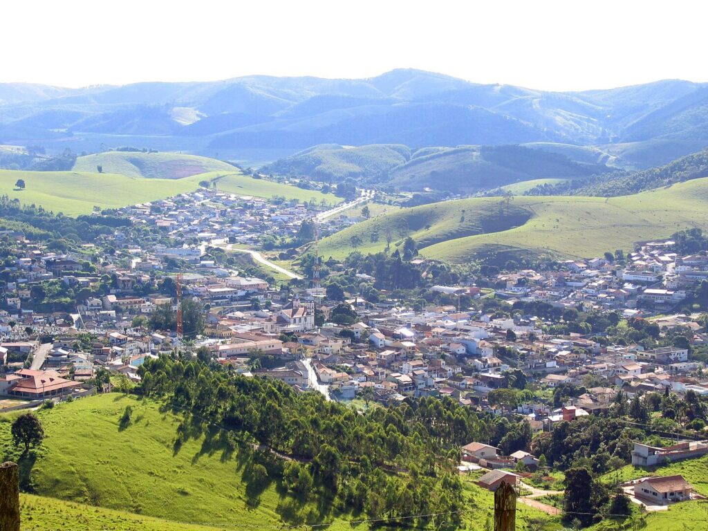 A cidade pequenina que guarda a nascente do Tietê e virou queridinha dos viajantes