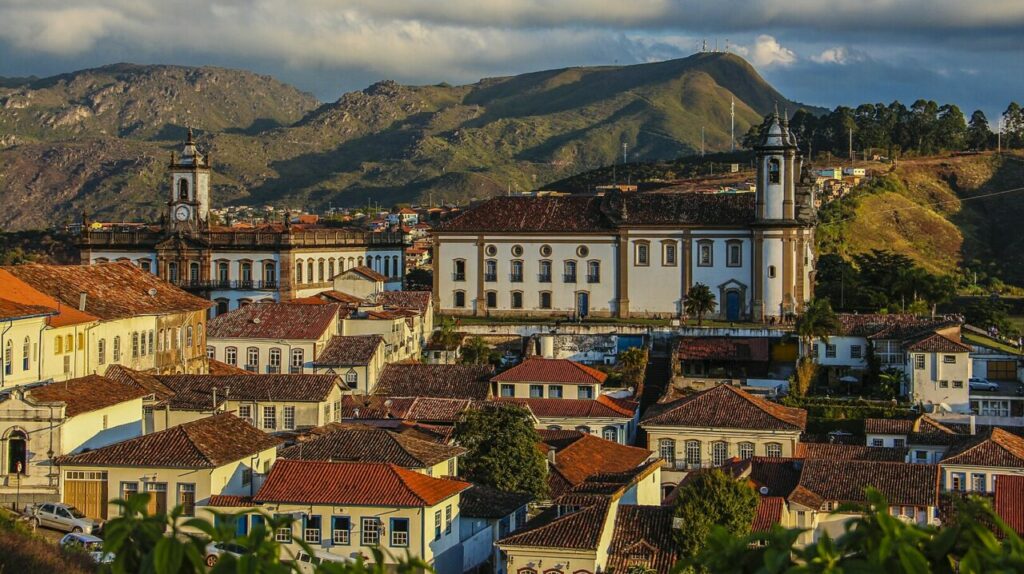 A cidade de Ouro Preto guarda muita beleza de sua história - Por Raquel Mendes Silva / Wikimedia Commons