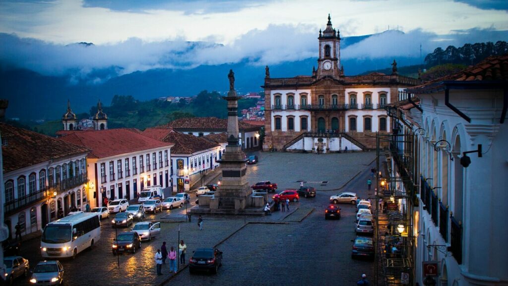 As ruas de pedra de Ouro Preto guardam história e tradição - Por João André Simiquelli de Souza / Wikimedia Commons