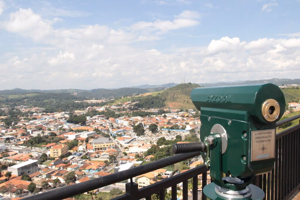 A linda cidade a 80 km de SP que conquista visitantes logo na chegada