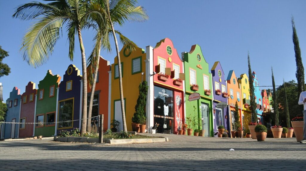 O centro da cidade conta com arquitetura especial, chamando a atenção de turistas - Por Tania Parejo / Wikimedia Commons