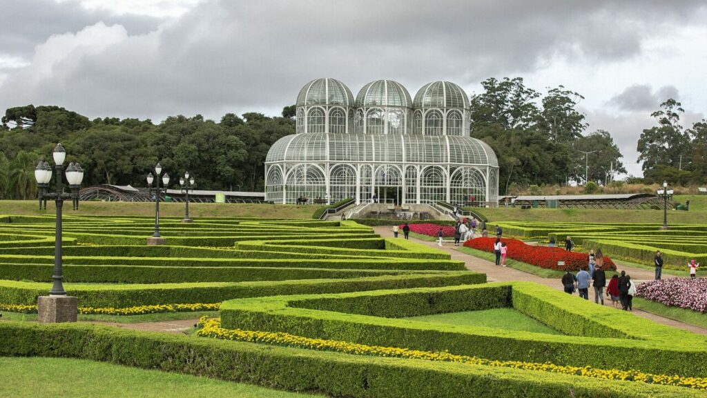 Curitiba é bem conhecida, também, graças ao seu jardim botânico - Por Hicham El Banine / Wikimedia Commons