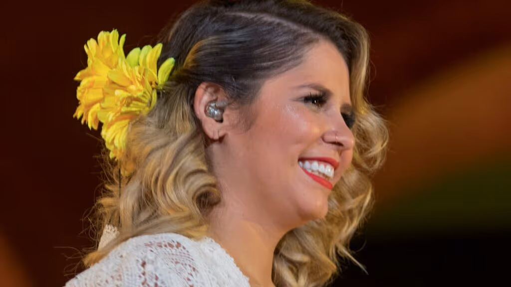 Foto inédita de Marília Mendonça no avião antes do acidente choca a Internet