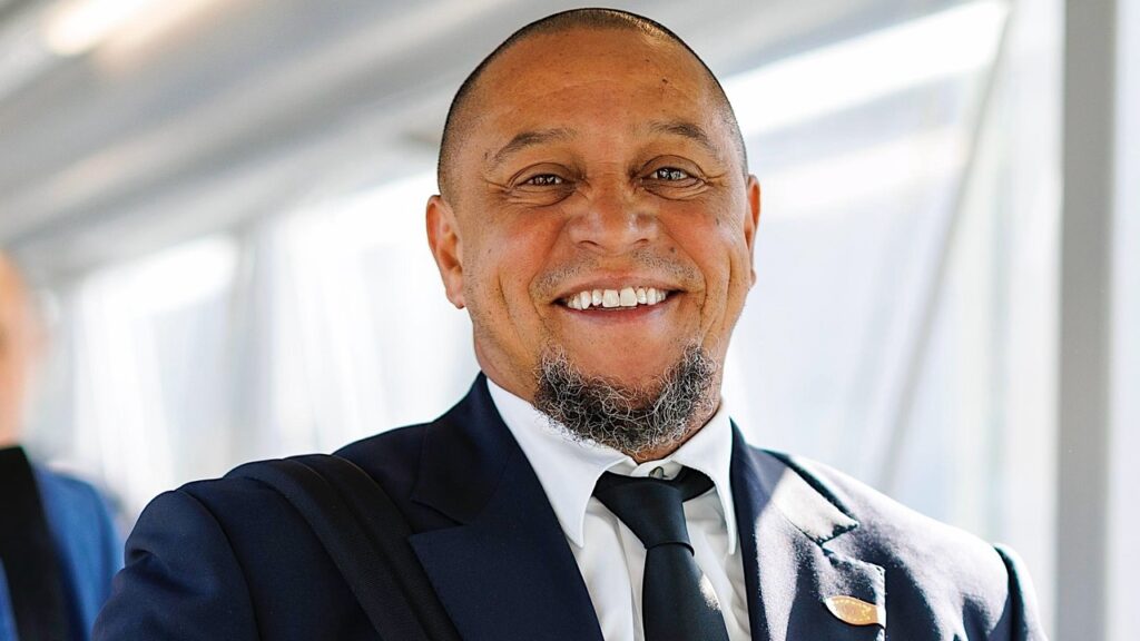 Ex-jogador Roberto Carlos é internado com problema cardíaco