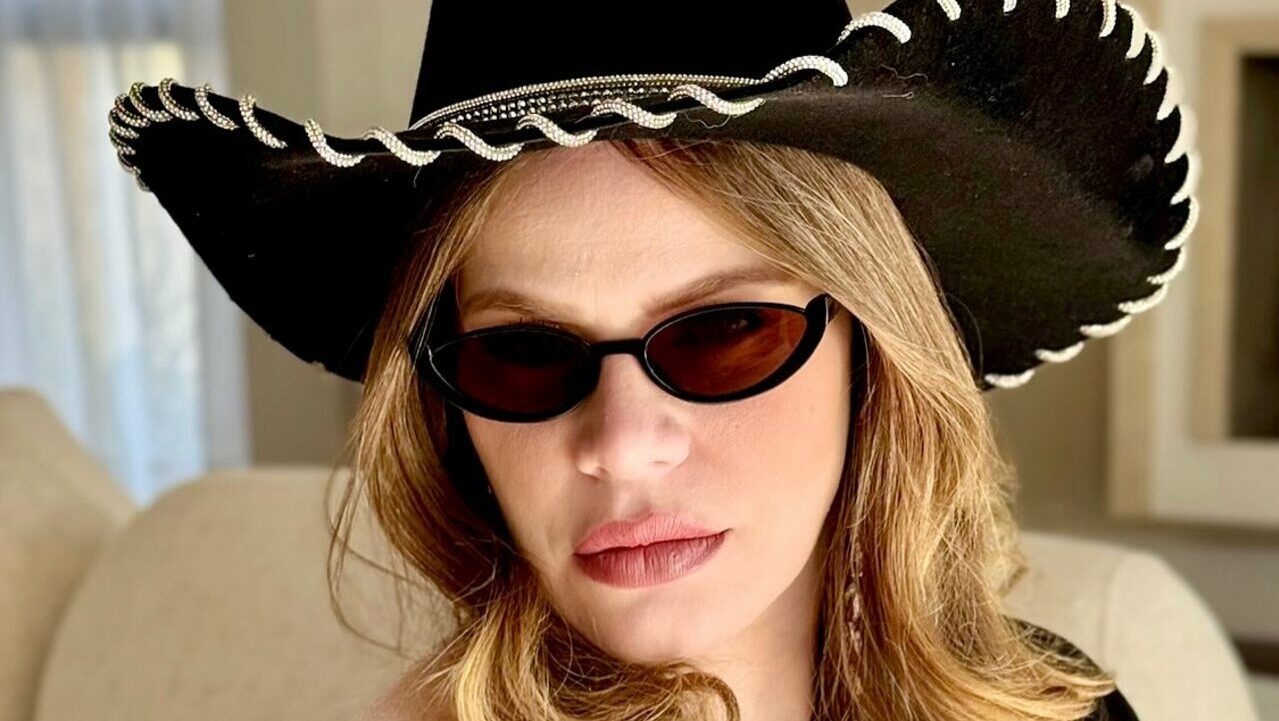 Por que a Caixa processou a ex-BBB Paulinha Leite