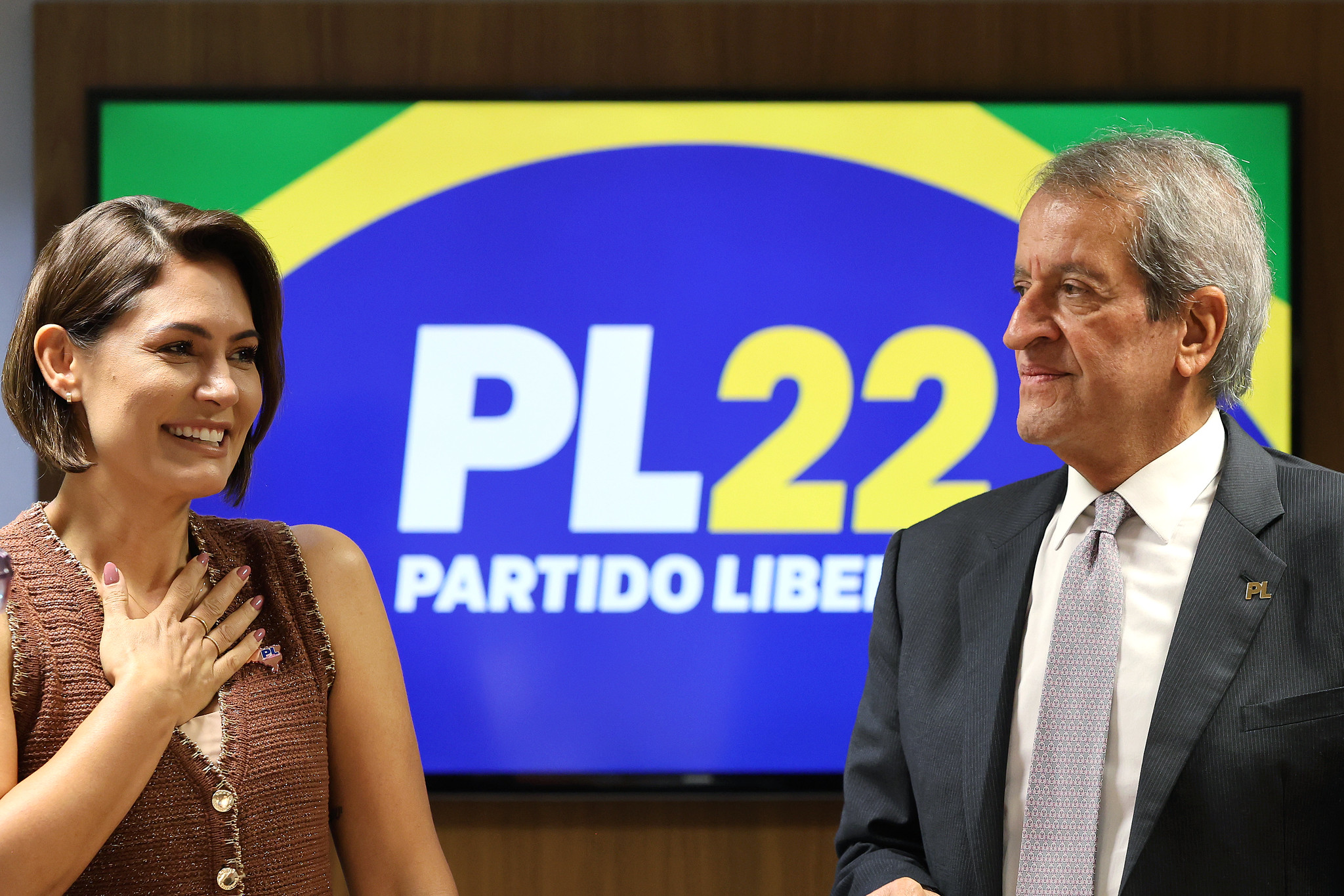 Michelle: “Respeito a opinião dos meus enteados, mas penso diferente”