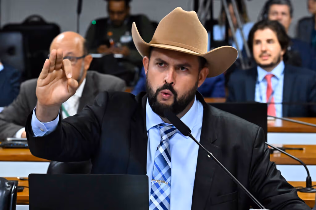 Câmara aprova anistia e piso de frete para caminhoneiros