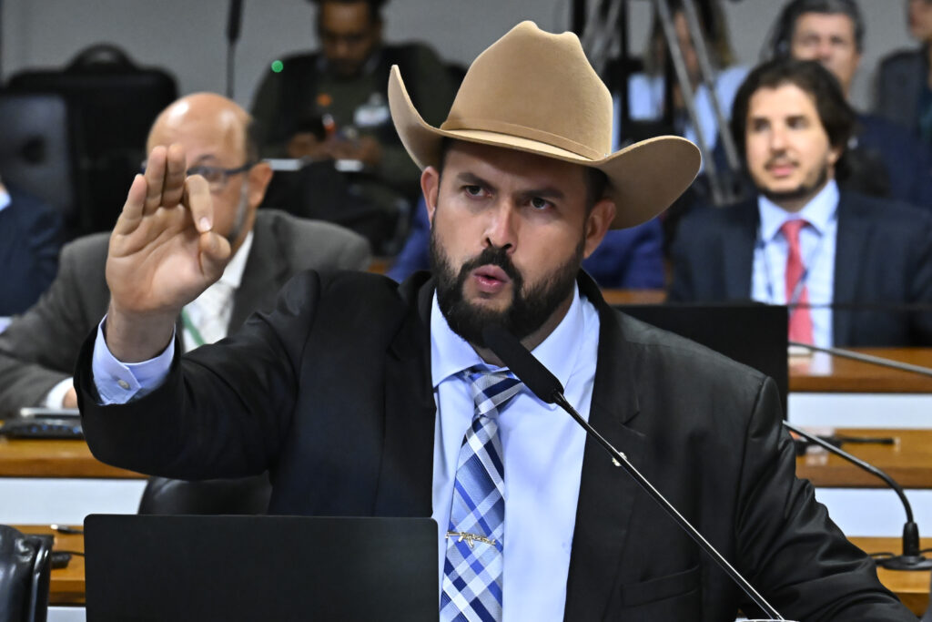 Câmara aprova anistia e piso de frete para caminhoneiros