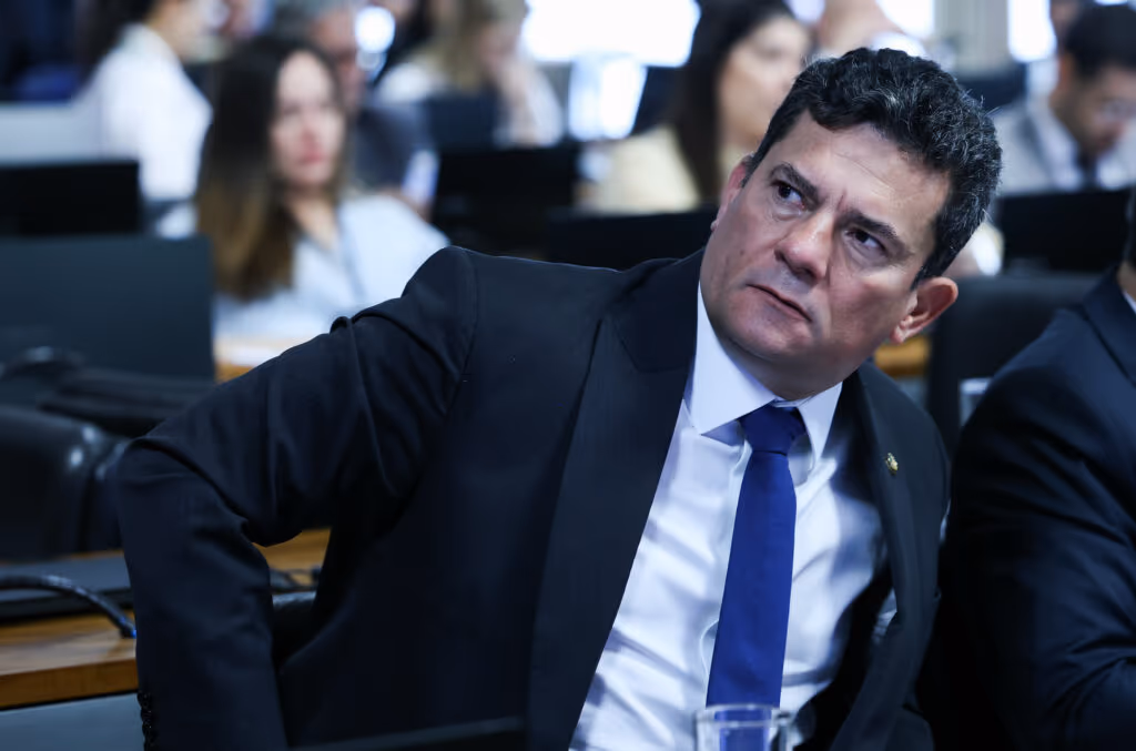 Crusoé: Moro defende prisão domiciliar para Bolsonaro