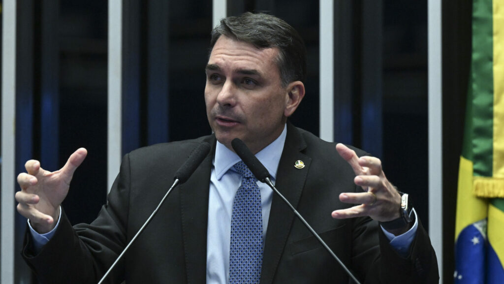 “Fez pra me sacanear”, diz Flávio sobre CPI proposta por Alessandro Vieira