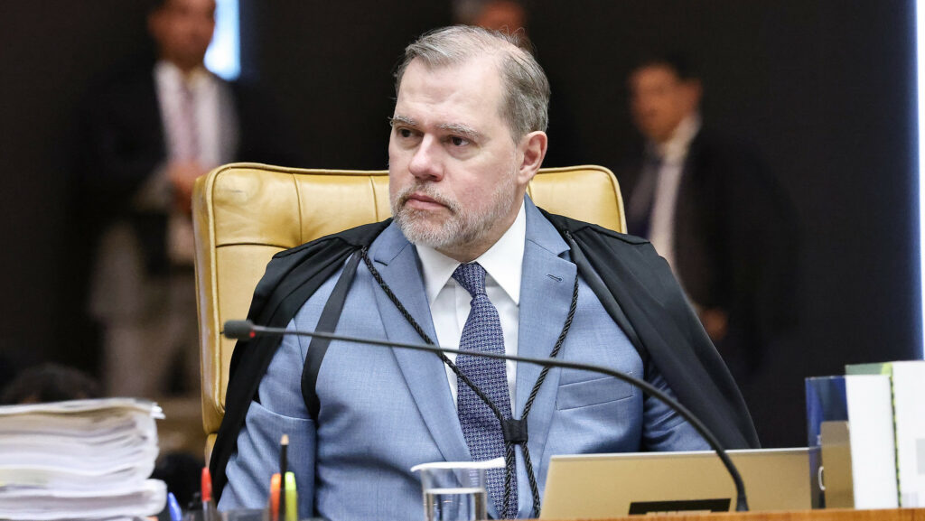 Toffoli recua e encaminha celulares apreendidos à PGR