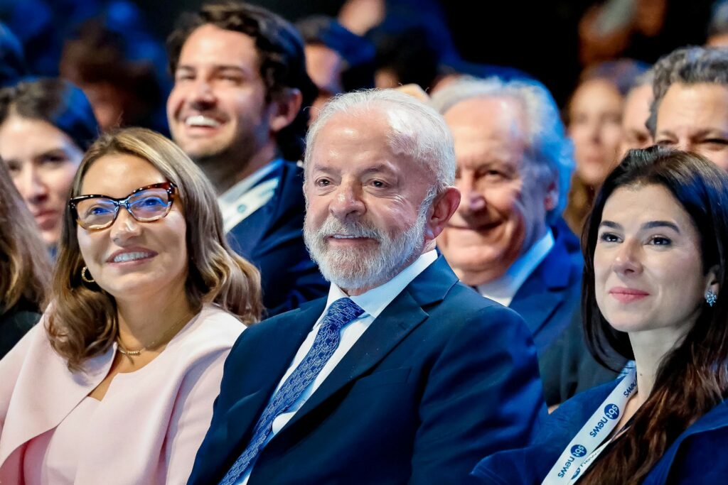 Crusoé: 54% acham que Lula se saiu melhor no tarifaço, indica Quaest