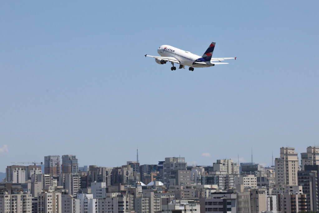 Preços do querosene de aviação sobem mais de 50%