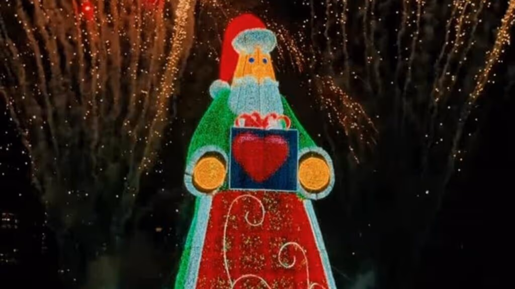 O maior Papai Noel do mundo de 27 metros é brasileiro