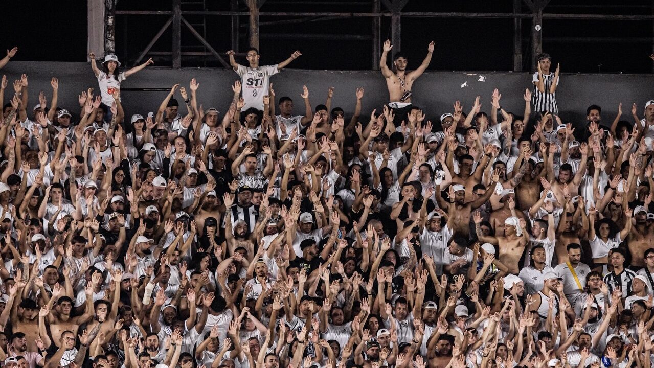 Torcidas do Santos e Inter travam guerra na BR-101