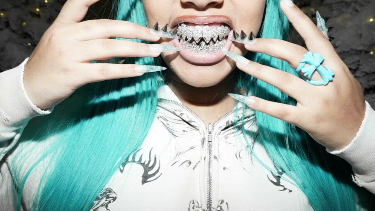 Filha de Kanye, North West exibe dentes de diamante aos 12 anos