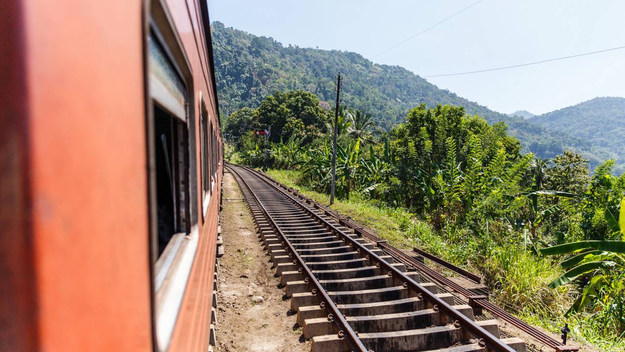 A viagem de trem mais longa do mundo une dois continentes em 21 dias e percorre 19 mil km por oito países