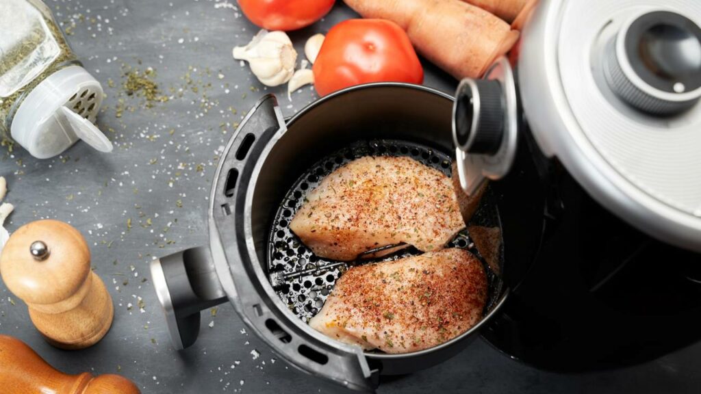 Comer alimentos feitos na Air Fryer deixa tudo mais saudável mesmo?