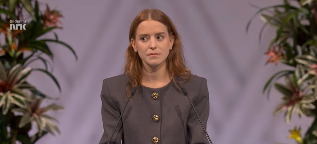 Filha de María Corina recebe Nobel da Paz em nome da mãe