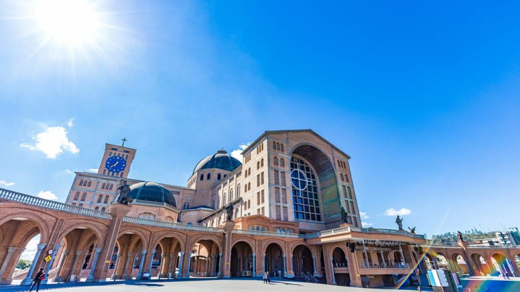 A Capital da Fé que acolhe milhões de visitantes e se tornou o maior centro de peregrinação da América Latina