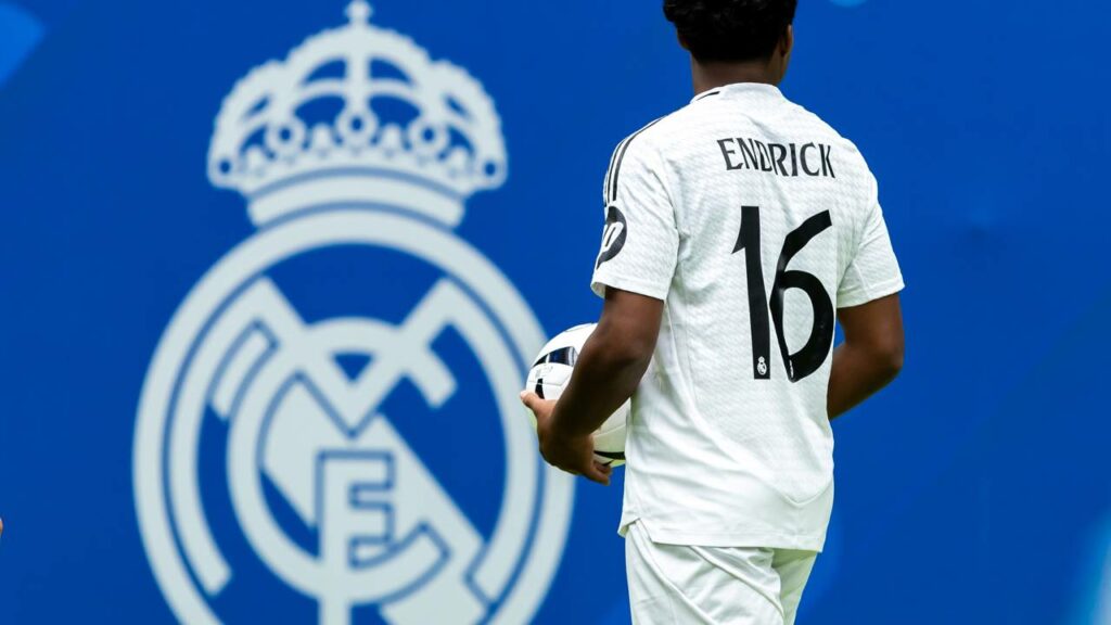Atacante não vinga no Real Madrid, vai para o Lyon e engorda o caixa do Palmeiras